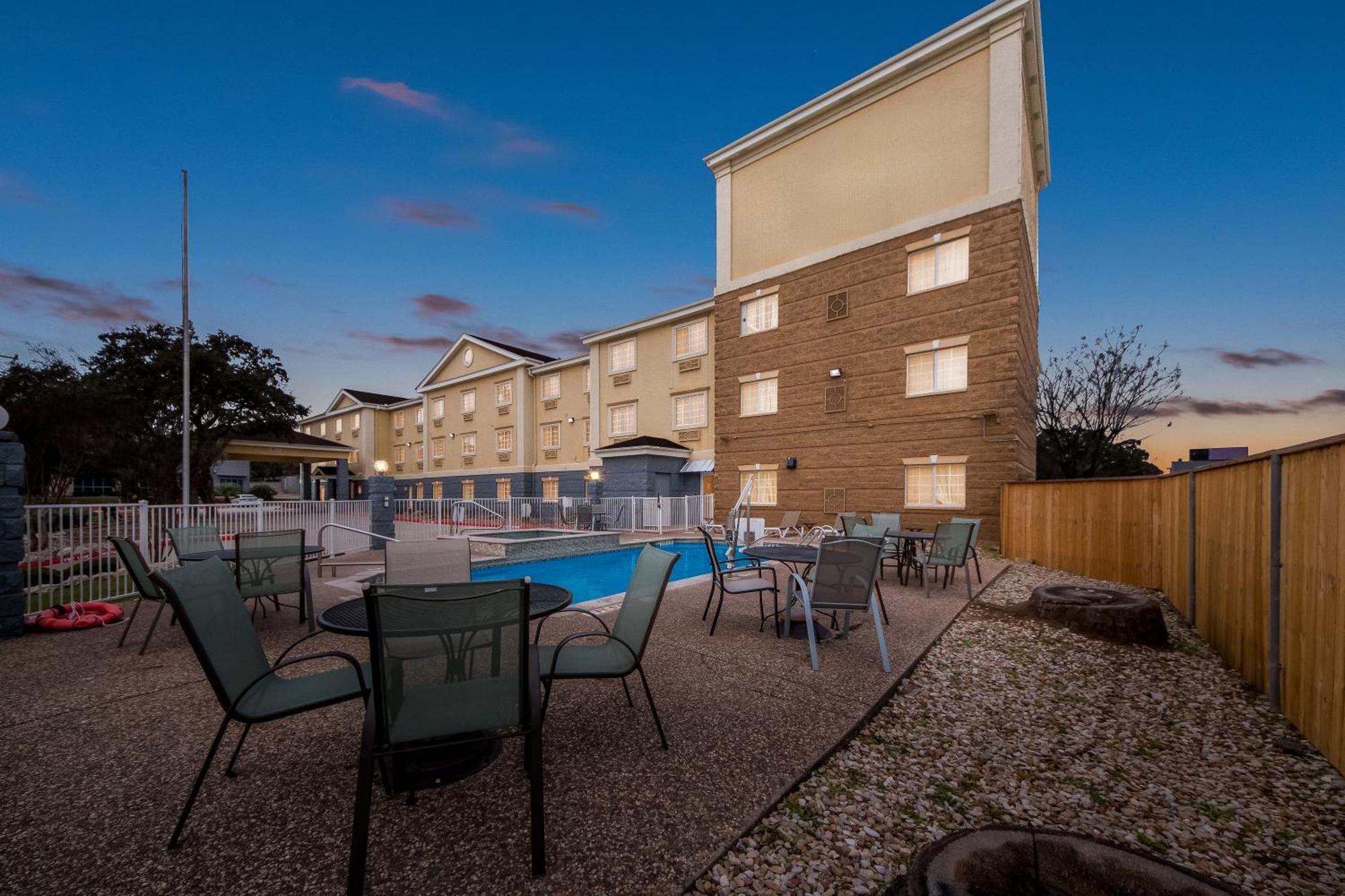 Quality Inn & Suites Airport North - Stone Oak San Antonio Exterior photo